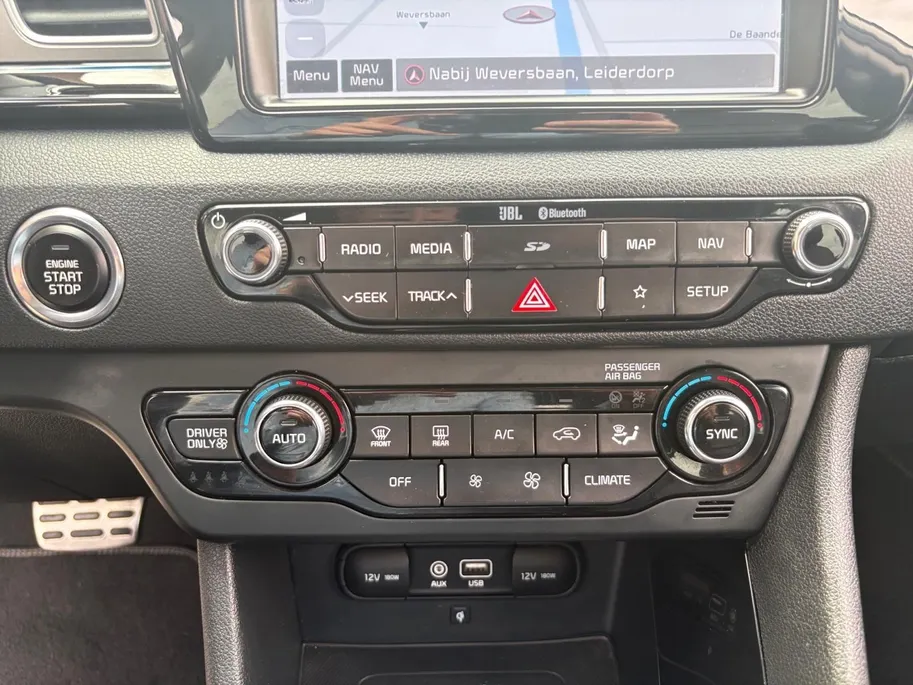 Kia Niro 1.6 GDi Hybrid ExecutiveLine | Trekhaak | Stoel verwarming en koeling | Lederen bekleding | Navigatie | Dodehoek detectie | Apple Carplay / Android Auto | Verbruik 1 op 20!