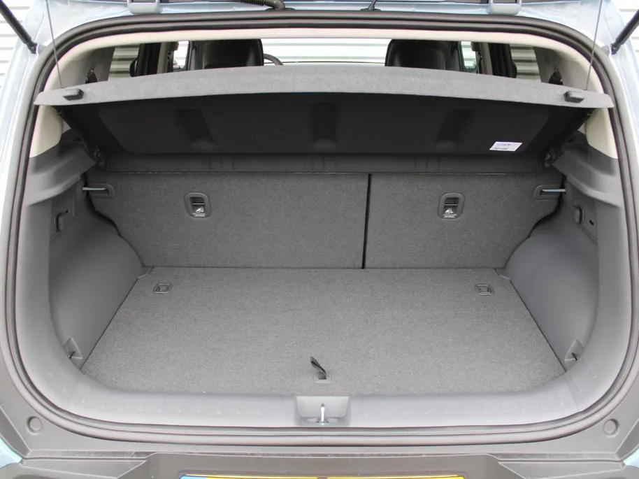 Kia EV2 Plus Advanced 42.2 kWh | Stuur-/stoelverwarming | Schuifdak | Dodehoek detectie | Elek. Stoelverstelling | Camera | 18' LM | LED | HK audio | Cruise adapt. |