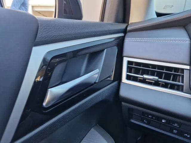 Mitsubishi Outlander 2.4i PHEV First Edition ( meerdere kleuren op voorraad )