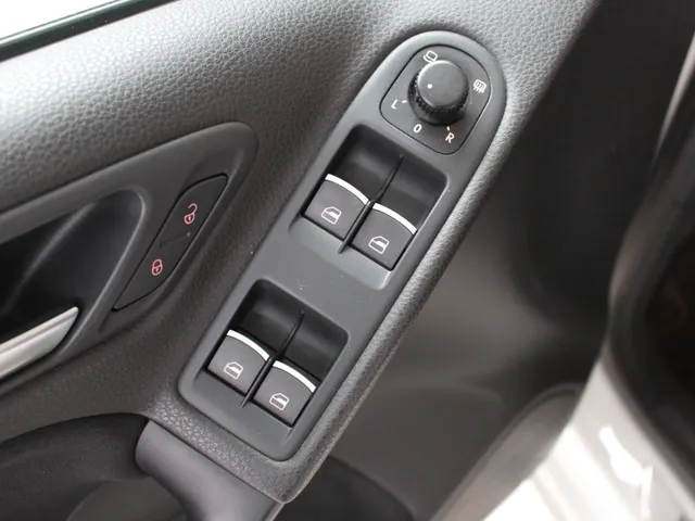 Volkswagen Golf Cabriolet 1.4 TSI Automaat Navigatie | PDC | 17' Velgen | Cruise Control | Stoelverwarming
