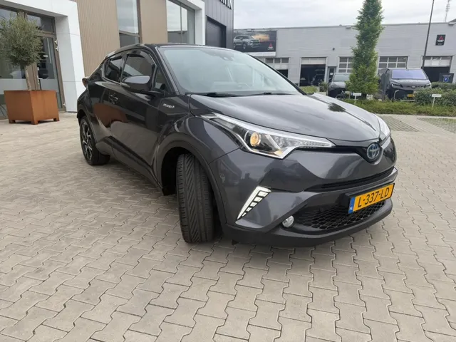 Toyota C-HR 1.8 Hybrid Style | PDC v/a | Stuur/Stoelverwarm. | Camera |