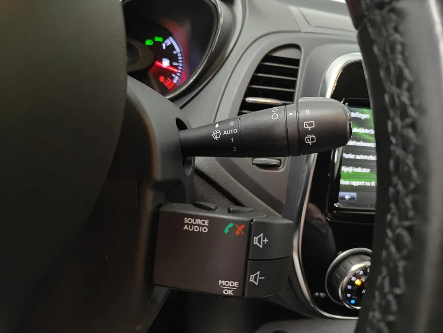 Renault Captur 1.3 TCe Intens NAVI AIRCO TREKHAAK CAMERA ANDROID AUTO 4 CILINDER 130PK HOGE INSTAP ZEER MOOIE AUTO