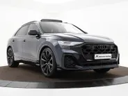 Audi Q8 55 TFSI e quattro Pro Line S 394 PK · 22' LM Velgen · Glazen panorama dak · B&O Premium 3D · Assist. plus, remote park · Stoelventilatie + Massage · Trekhaak · Servosluiting