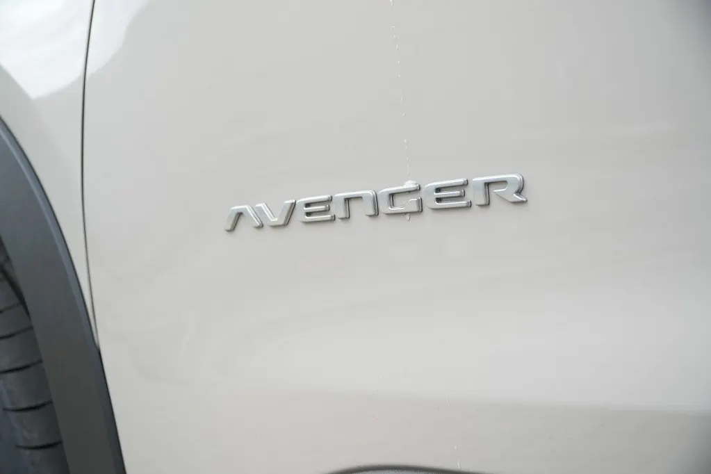 Jeep Avenger 1.2 e-Hybrid Summit | Pano | Navi | JBL | Camera | Winter | 18'