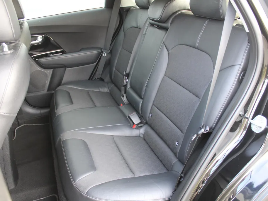 Kia Niro 1.6 GDi PHEV DynamicLine | Plug-in Hybride | Camera | Cruise adapt. | Clima | Navi | Parkeersensor v+a | Apple Carplay/Android Auto | 16' LM | Dealeronderhouden |