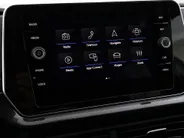Volkswagen T-Cross 1.5 TSI 150pk DSG R-Line Edition Camera · Afneembare trekhaak · Stoelverwarming · Matrix LED · Apple/Android Car Play · 17'Velgen ·