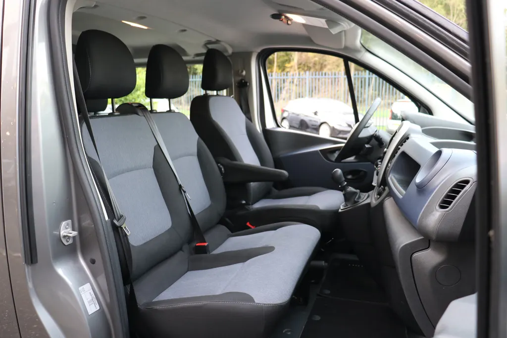 Opel Vivaro 1.6 CDTI L2H1 DC Business+ EcoFlex EX. BTW 1e eigenaar Lease v.a. 395,- p/m