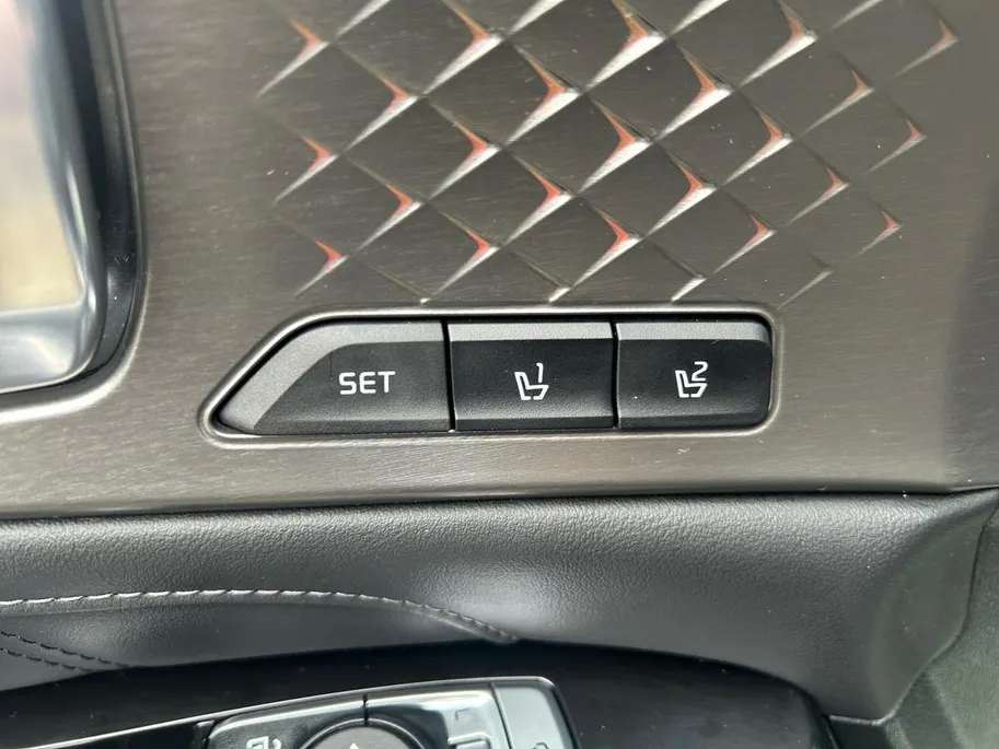 Kia Sorento 1.6 T-GDI Hybrid 2WD ExecutiveLine 5p. | Apple Carplay / Android Auto | Navigatiesysteem | Elektrisch Verstelbare Voorstoelen | Bestuurdersstoel met Geheugen | Elektrisch Schuif / Kanteldak | Elektrisch Bedienbare Achterklep | Stoelverwarming + Stoelkoeli