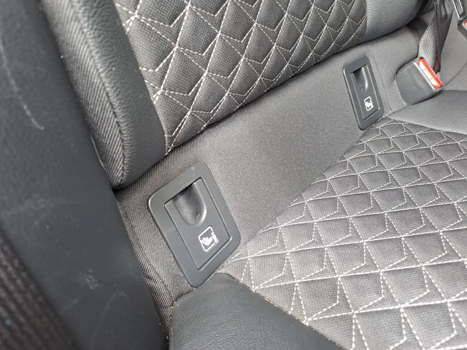Toyota C-HR 2.0 Hybrid Executive | Automaat | Cruise control adaptief | JBL | Camera | Navigatiesysteem full map | Apple Carplay/Android Auto | LM Velgen