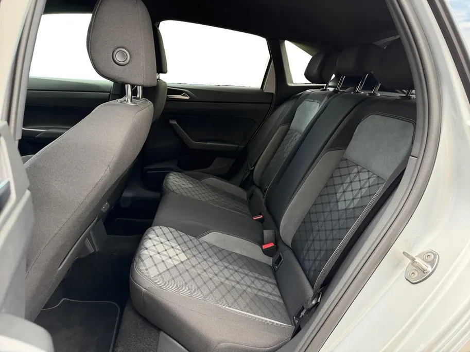 Volkswagen Taigo 1.0 TSI R-Line Edition | Virtual Cockpit | Parkeersensoren | Apple/Android Carplay | AUTOMAAT | Climate Control |