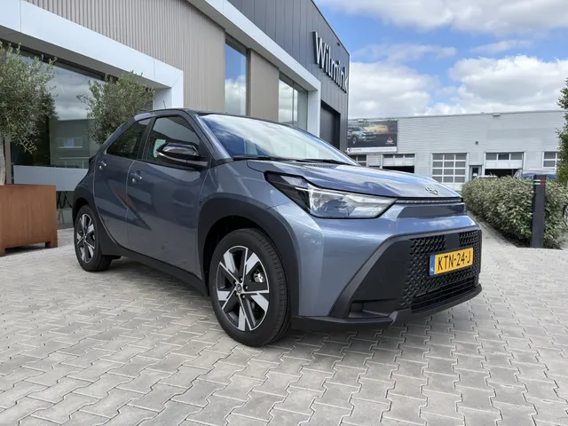 Toyota Aygo X Hybrid 115 play | Go Pack