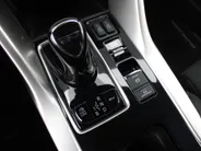 Mitsubishi Eclipse Cross 2.4 PHEV First Edition | Camera rondom | Stuur/stoelverwarming v+a | HUD | Winterset op LM | Dakdragers |