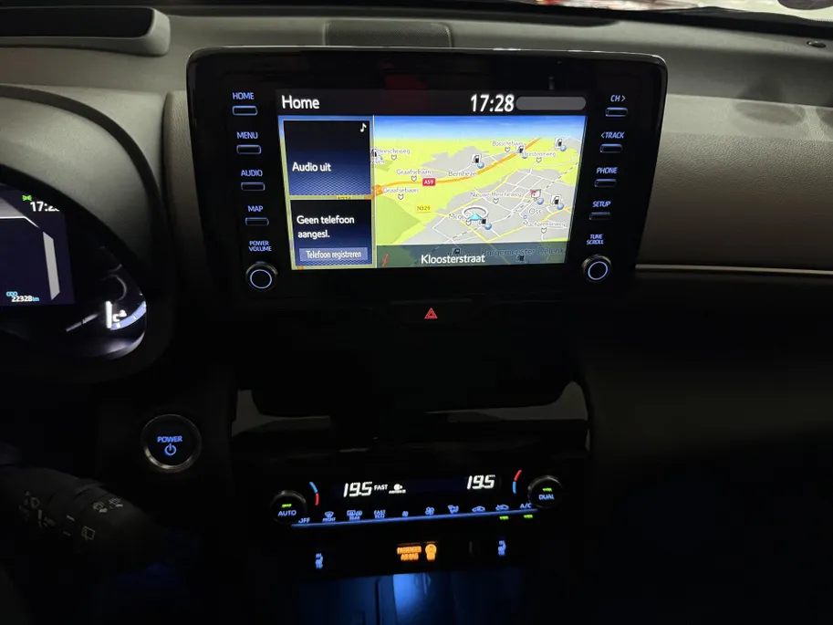 Toyota Yaris Cross 1.5 Hybrid Executive Automaat | Trekhaak | Panoramadak | Apple Carplay/Android Auto | Stoelverwarming