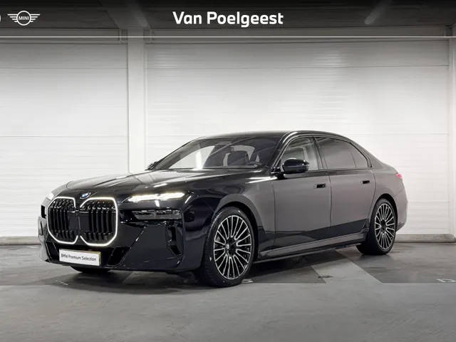 BMW i7