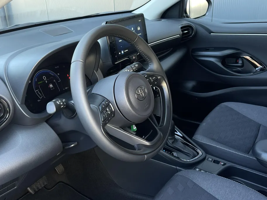 Toyota Yaris 1.5 Hybrid Dynamic | NIEUWE AUTO! | ACC | Lichtmetalen Velgen | LED | Camera | Navi | Climate Control | Apple Carplay | Android Auto |