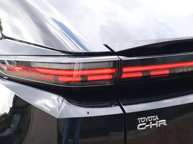 Toyota C-HR+ First Edition 77 kWh | Stuur/Stoel Verwarming | 20 Inch