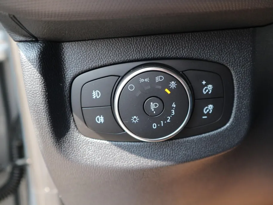 Ford E-Transit Courier Limited 44 kWh | TREKHAAK | NAVI | WINTERPACK |
