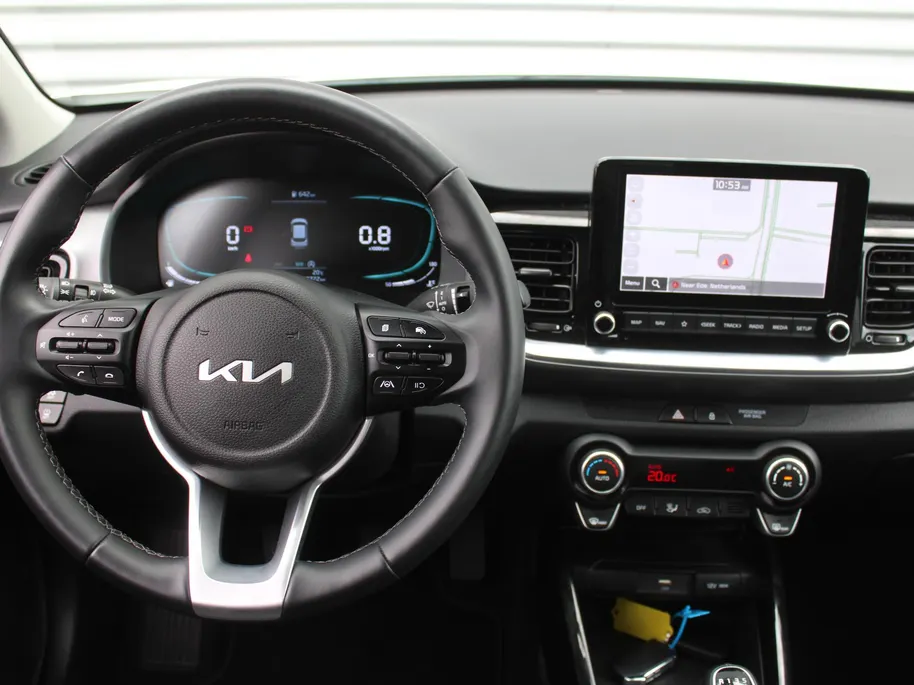 Kia Stonic 1.0 T-GDi MHEV DynamicPlusLine | Stuur-/stoelverwarming | Camera | Cruise adapt. | Clima | LED | Navi | 16' LM | Keyless |