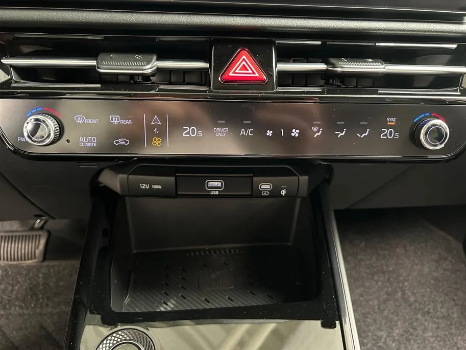 Kia Niro 1.6 GDi PHEV DynamicPlusLine Edition | Orginele Kilometerstand! | Apple Carplay / Android Auto | Navigatiesysteem | Elektrisch Verstelbare Bestuurdersstoel | Stoel + Stuurverwarming | Licht + Regensensor | Parkeersensoren Voor + Achter | Camera Achter | 1