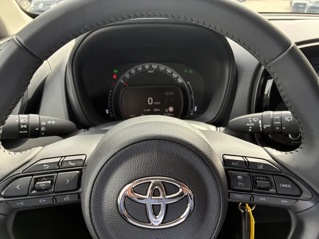Toyota Aygo X 1.0 VVT-i first Edition | Stoelverwarming | Apple Car-Play VERKOCHT
