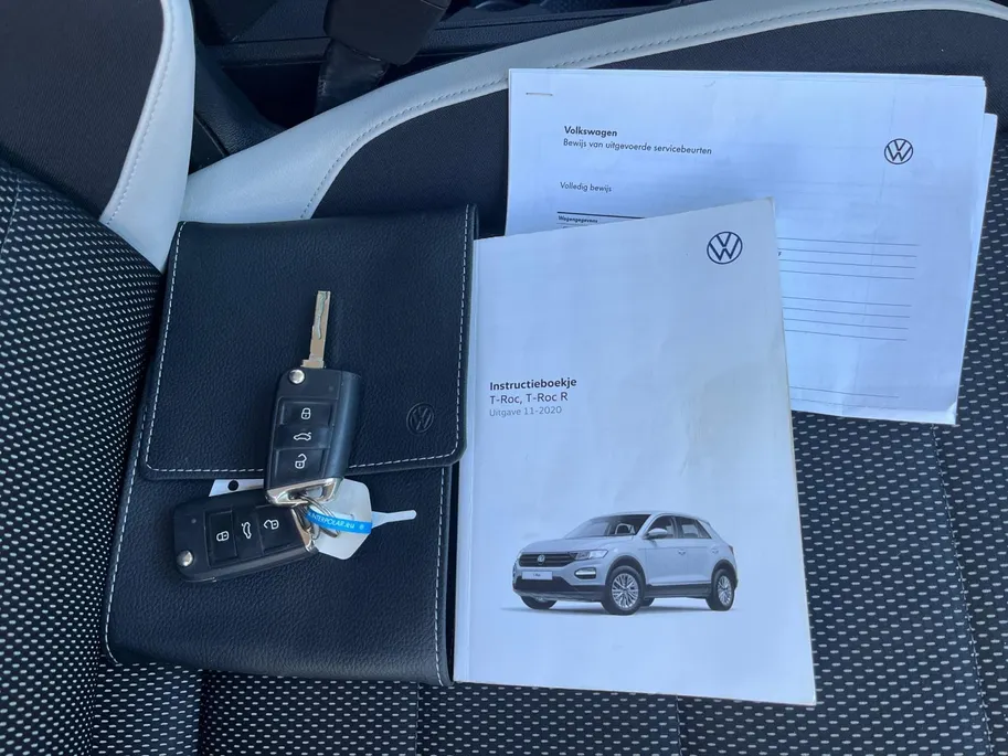 Volkswagen T-Roc 1.5 TSI Sport | Adaptieve Cruise Control | Stoelverwarming | Parkeercamera | Digitale Cockpit