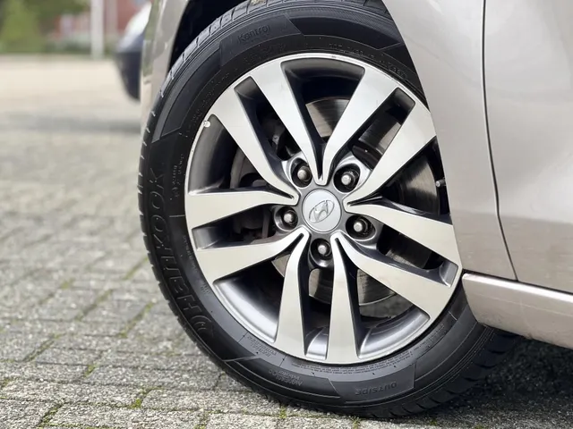 Hyundai i30 Wagon 1.4 T-GDI Premium | Apple Carplay & Android Auto | Climate Control | Lichtmetalen Velgen | Cruise Control