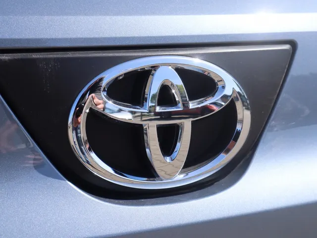 Toyota Aygo X 1.0 VVT-i MT Play Allseason banden | Armsteun
