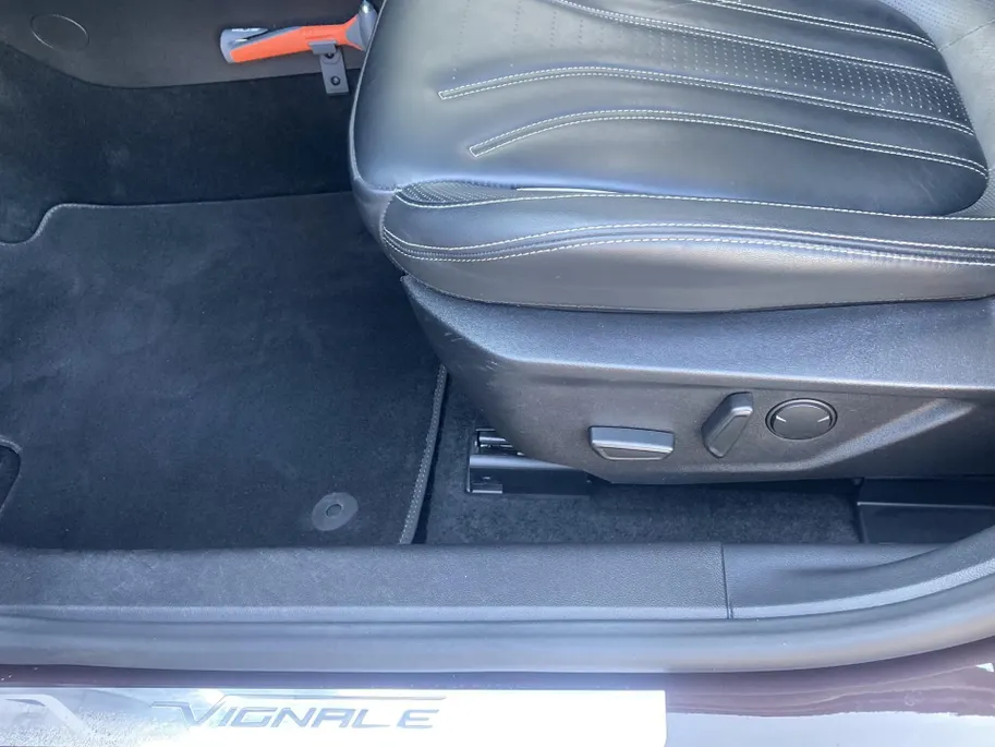 Ford Focus 1.0 EcoBoost 125 pk Vignale Wagon Panoramadak - Design Pack - Winter Pack - Lederen bekleding