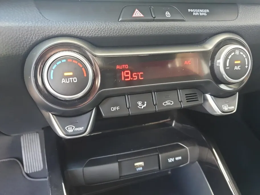 Kia Stonic 1.0 T-GDi MHEV DynamicLine | Navigatie | Camera | Climate control | Cruise control | Apple Carplay / Android Auto | Parkeersensoren achter |