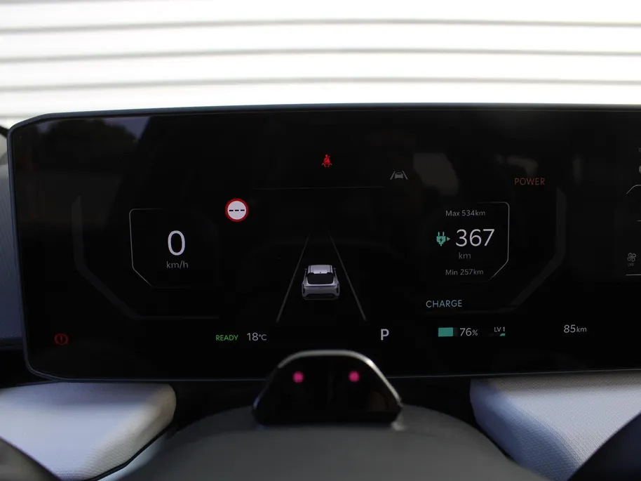 Kia EV4 Fastback GT-PlusLine 81.4 kWh | Schuifdak | Stuur-/stoelverwarming + ventilatie | Camera rondom | Elek. stoelverstelling | Leer | HUD | LED | 19' LM |