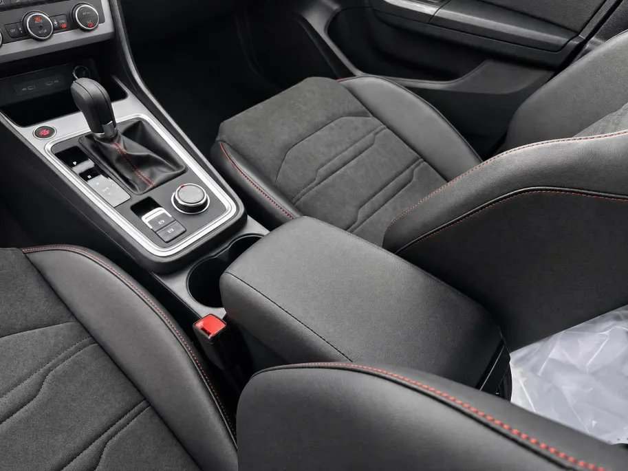 SEAT Ateca FR Business Intense 1.5 TSI 110 kW / 150 PK SUV 7 versn. DSG |  Safe and driving package XL | 5000,- Euro herwaardering!!