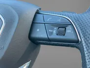 Audi Q5 50TFSIe 220KW/299PK S-edition · Panoramadak · Camera + parkeersensoren · Trekhaak ·