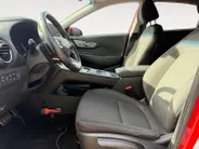 Hyundai Kona EV Fashion 64 kWh 204PK | Warmtepomp | SOH 100 % | Navigatie | Apple Carplay & Android Auto | Adaptive cruise control | Climate control | Head-up display | Parkeersensoren achter | Trekhaak |