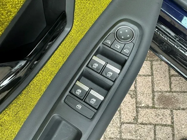 Renault 5 Comfort range iconic cinq 52 kWh | INCL. V2G LADER | WINTERPACK | CAMERA