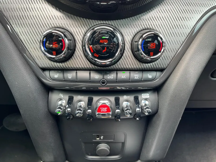 MINI Countryman 1.5 Cooper MINI Yours |achteruitrijcamera| Extra getint glas |Cruise control adaptief| Comfortstoel(en)| Lederen bekleding| 12 maanden Bovag Garantie|