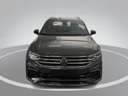Volkswagen Tiguan 1.4 TSI 245pk DSG eHybrid R-Line Business · Apple/Android Car Play · Wegklapbare Trekhaak · Alarm · Dodehoek Detectie · Stoel-& Stuurverwarming · 19'' Inch ·