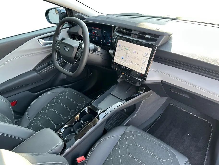 Ford Puma Gen-E Premium 46,8 kWh | Driver Assistancepack | Winterpack | Matrix Ledkoplampen | Panoramadak | El. Achterklep | BLIS | Nieuw te bestellen bij Zeeuw & Zeeuw Ford Schoonhoven |