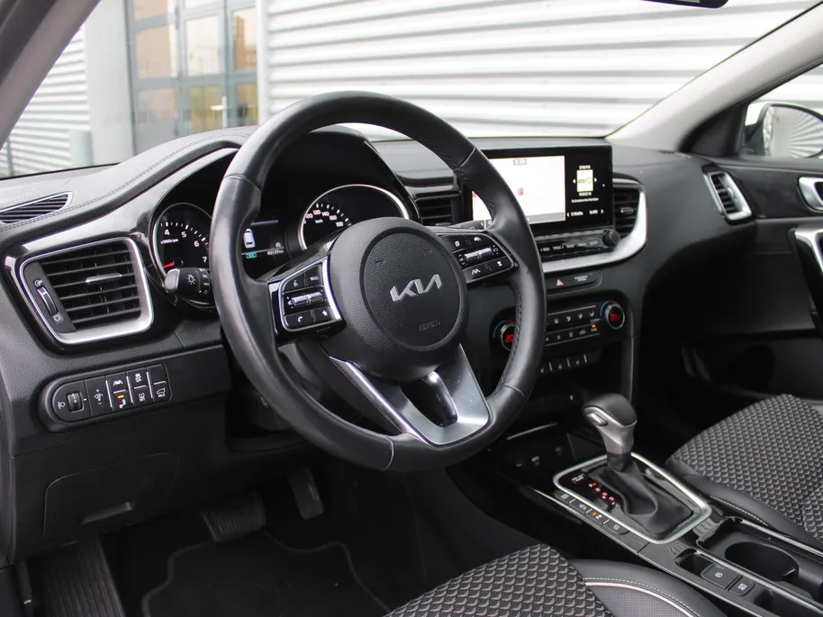 Kia Ceed Sportswagon 1.5 T-GDi MHEV DynamicPlusLine | Stoel- & stuurverwarming | Camera | LED | Navi | Elek. achterklep |