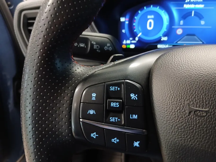 Ford Focus Wagon 1.0 EcoBoost Hybrid ST Line Vignale | Elektrische achterklep | Winter Pack | Driver Assistance Pack | Vol Sensico bekleding | Elektrische trekhaak |