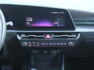 Kia Niro EV Air 64.8 kWh | Stuur-/stoelverwarming | Camera | Cruise adapt. | 17' LM | Elekt. stoelverstelling | Dodehoek detectie | LED | Clima |
