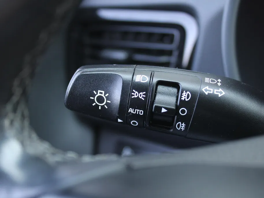 Kia Rio 1.0 TGDI ExecutiveLine | Trekhaak | Stuur-/stoelverwarming | Camera | Skai leer | 17' LM | Carplay | All seasons | Clima | Navi | Cruise |