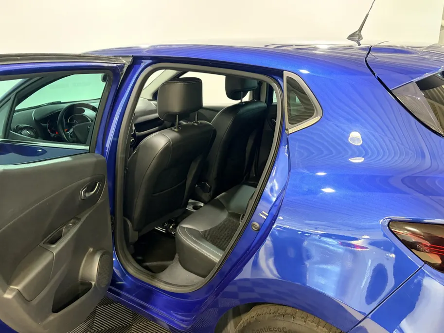Renault Clio 90PK TCe Intens | Camera | Parkeersensoren | Lichmetalen Velgen | Climate Control | Cruise Control | Licht & Regensenor | Armsteun | Full LED | Keyless Entry |