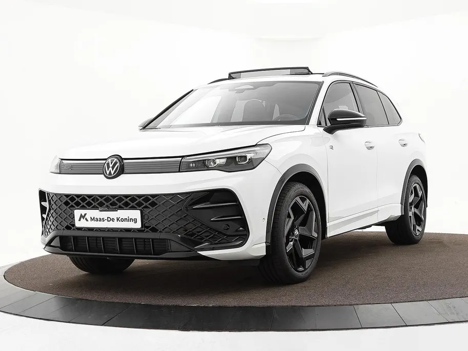 Volkswagen Tiguan 1.5eTSI/150PK R-Line Blackstyle DSG · Panoramadak · Trekhaak · Apple/Android Car Play · Camera · Garantie t/m 30-09-2030 of 100000km.