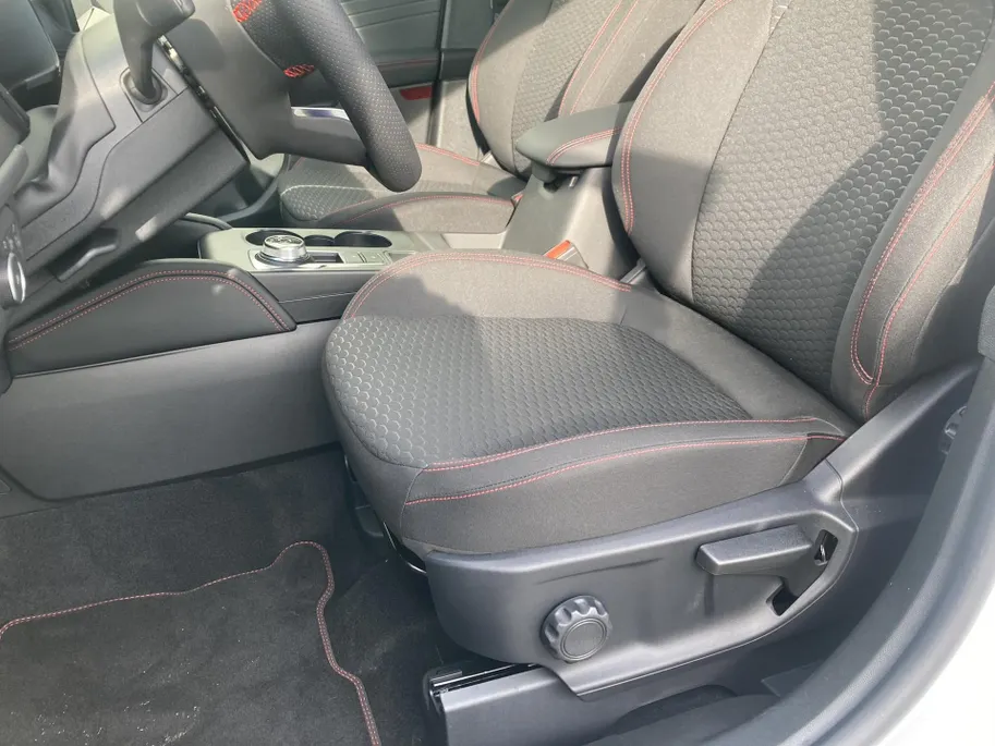 Ford Kuga 2.5 PHEV ST-Line 243 pk 360 graden camera - Elektisch wegklapbare trekhaak - Winter Pack - BLISS
