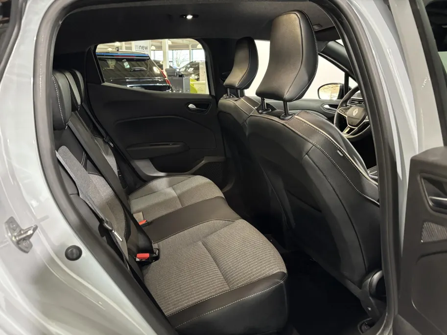 Renault Clio 145PK E-Tech Full Hybrid Techno Automaat Automaat | Digital Cockpit | 9,3'' Navi | Climate Control | Apple CarPlay/Android Auto | Camera | Cruise Control | Armsteun | Lichtmetalen Velgen