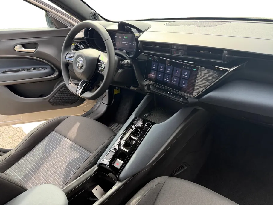 Alfa Romeo Junior Elettrica 54 kWh
