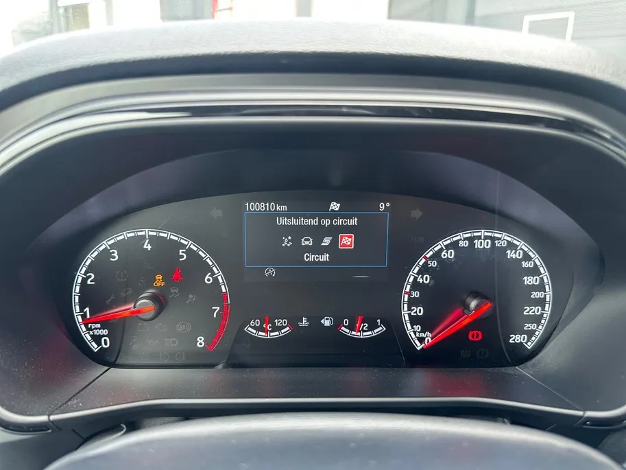 Ford Focus 2.3 EcoBoost ST-3 | 280 PK | Launch control | Recaro stoelen | 19' inch lichtmetalen velgen | Apple carplay & Android auto | Parkeersensor voor en achter | Achteruitrijcamera | Bang & Olufsen audio | Winter pack | Cruise control | Bovag garantie |