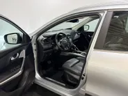 Renault Kadjar 140PK TCe Intens Automaat | Trekhaak (1500 KG) | Panoramadak | 19' Lichtmetalen Velgen | Stoelverwarming | Navi | Camera | Climate Control | Adaptieve Cruise Control | Leder |