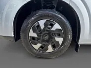 Ford E-Transit Custom 320 L1H1 Trend 71 kWh | Uit Voorraad Leverbaar | 344km WLTP Rijbereik | Achteruitrijcamera | Cruise Control | Parkeersensoren voor en achter | Verwarmbare Stoel en bijrijdersbank | Voorruitverwarming | Apple Carplay & Android Auto