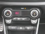 Kia Picanto 1.0 DPI GT-Line | Stuur-/stoelverwarming | Schuifdak | Camera | Dodehoek detectie | Telefoonlader | Clima | Navi | 16' LM | LED | Cruise |